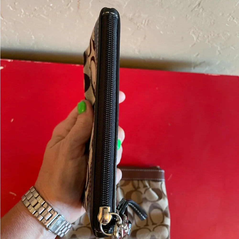 2 Coach signature C Wristlets Brown Black - Picture 10 of 13
